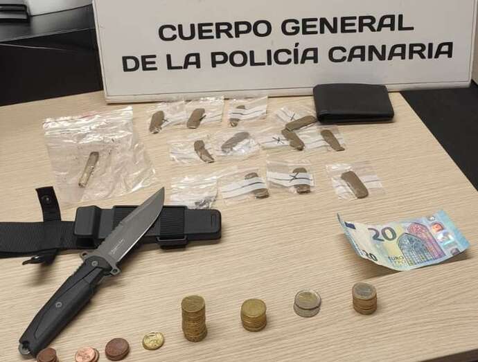 Sustancias estupefacientes y arma blanca que portaba el detenido/CGPC.